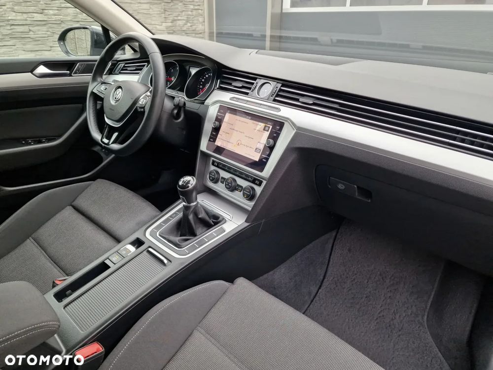 Volkswagen Passat 2.0 TDI BMT Comfortline - 24