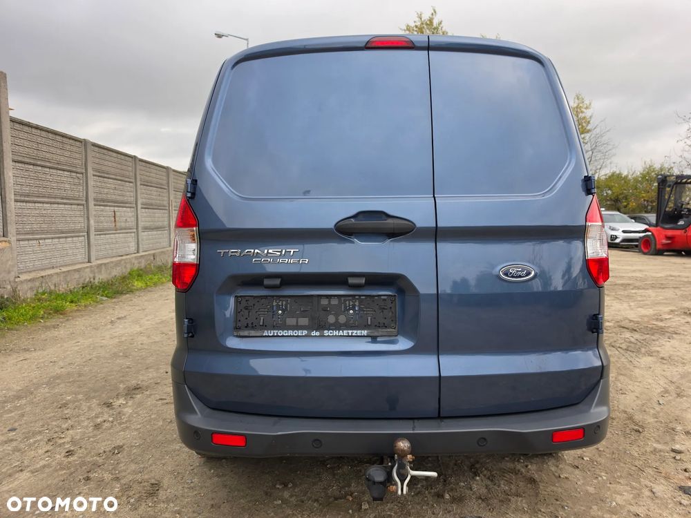 Ford Transit Courier - 19