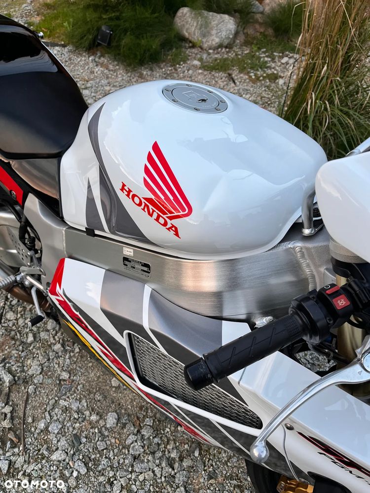 Honda VTR - 18