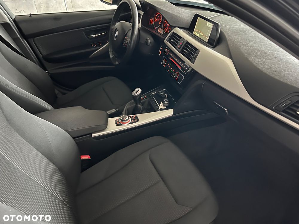 BMW Seria 3 318d xDrive - 25