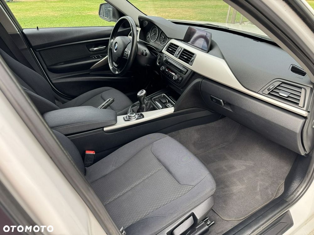BMW Seria 3 318d - 24