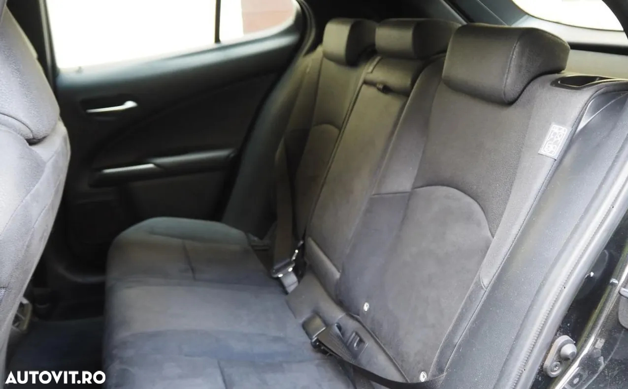 Lexus UX 250h FWD Business - 16
