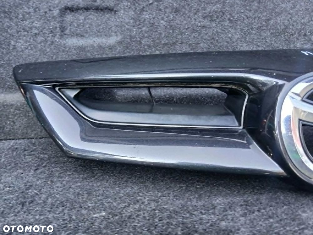 Mazda 3 Grill - 3