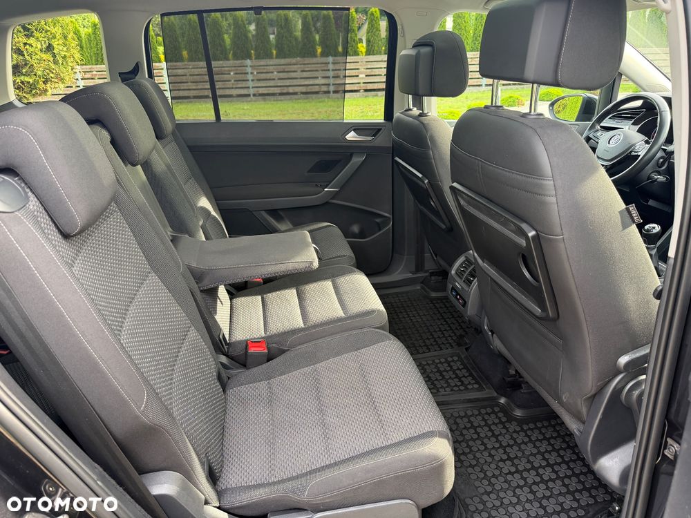 Volkswagen Touran - 30