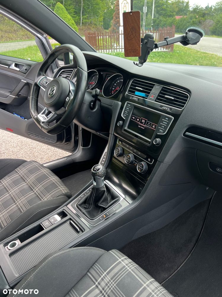 Volkswagen Golf - 15