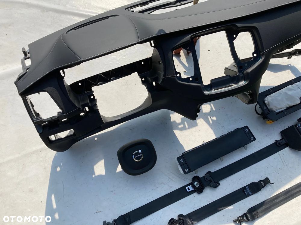 VOLVO XC90 II DESKA KONSOLA KOKPIT PULPIT PÓŁKA PARAPET PODUSZKI POWIETRZNE KIEROWCY PASAZERA KOLAN PODUSZKA POWIETRZNA KOLANOWA AIRBAG PASY PAS SKÓRA EU USA KANADA - 2
