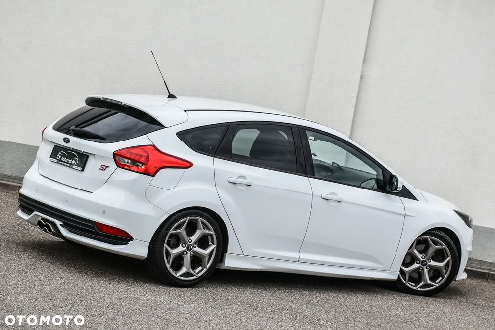 Ford Focus 2.0 EcoBoost ST mit Leder-Sport-Paket - 9