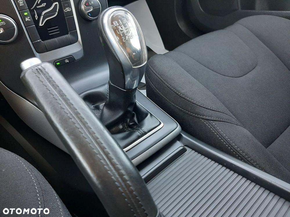 Volvo V40 - 24