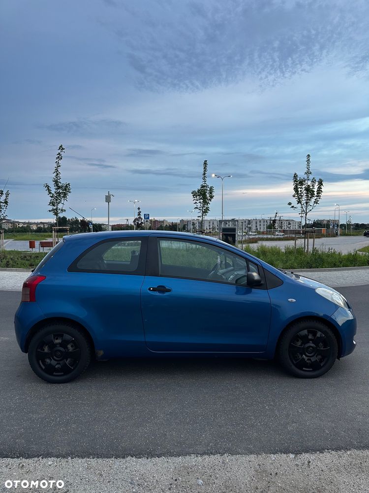 Toyota Yaris 1.0 Luna - 4