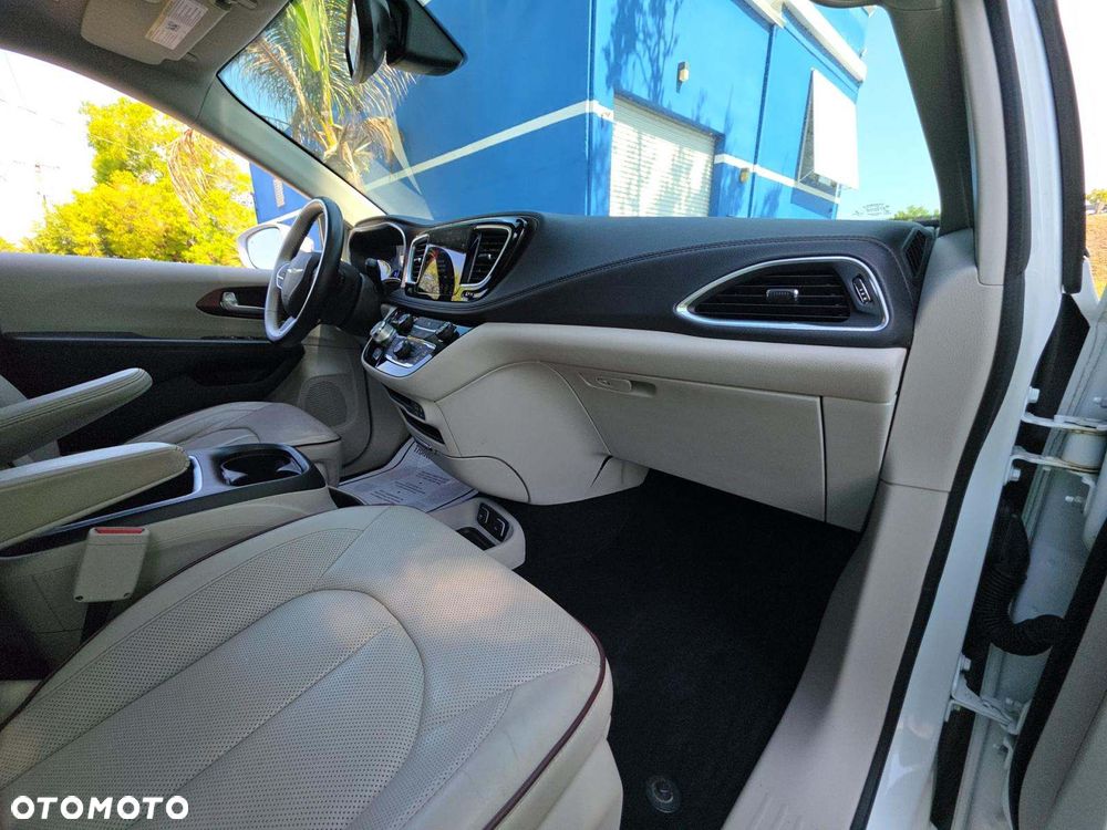 Chrysler Pacifica - 5