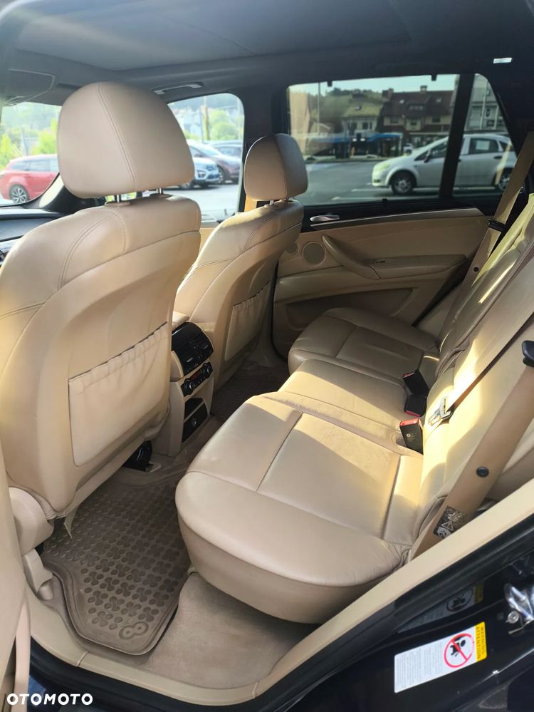 BMW X5 4.8i - 9