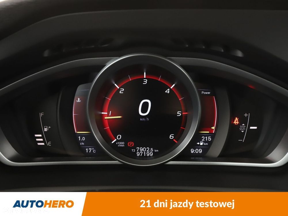 Volvo V40 Cross Country D2 Momentum - 19