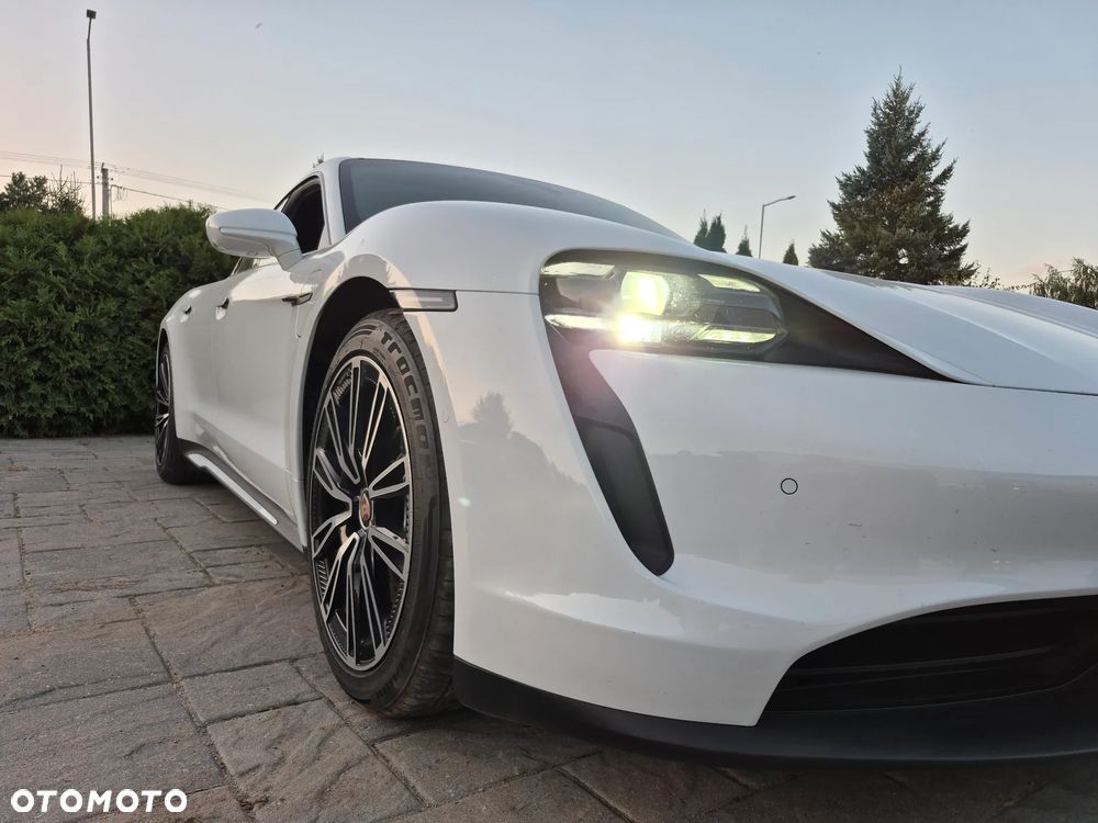 Porsche Taycan - 7
