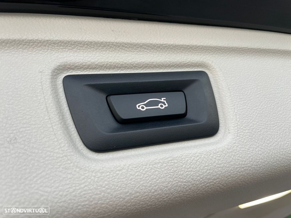 BMW 318 d Touring Auto - 36