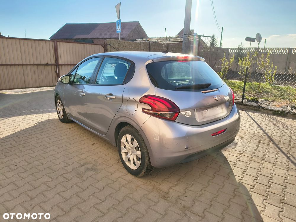 Peugeot 208 - 10