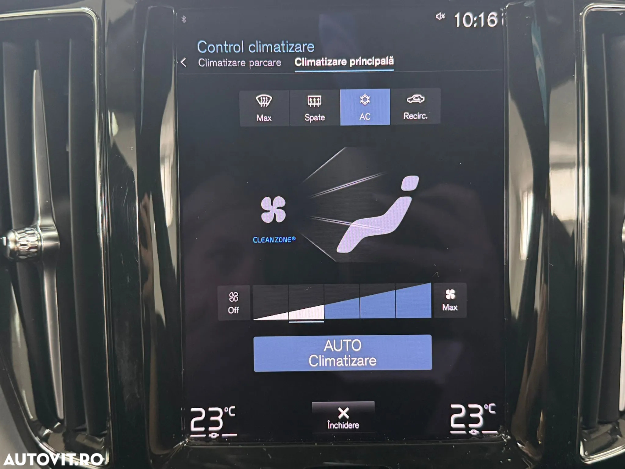 Volvo XC 60 B4 D AWD Geartronic Momentum Pro - 23