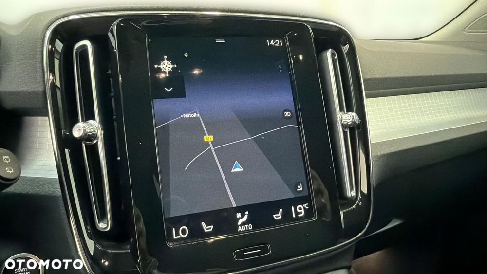 Volvo XC 40 T3 Momentum Pro - 26