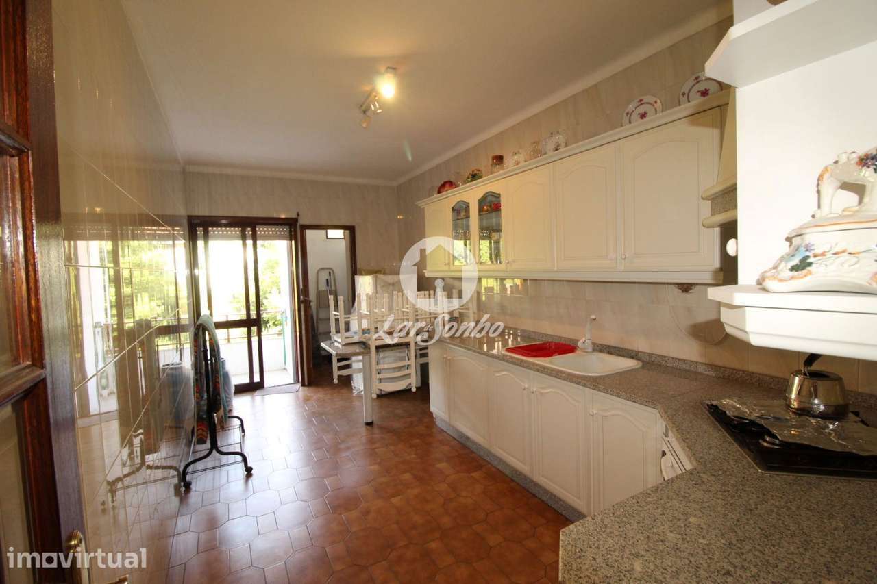 Apartamento T2 com garagem individual no coração de Fafe - Grande imagem: 2/10