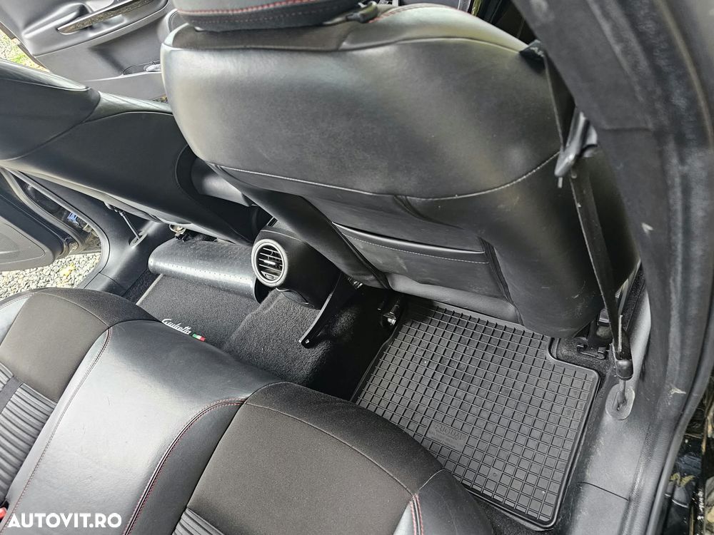 Alfa Romeo Giulietta 2012 photo 2
