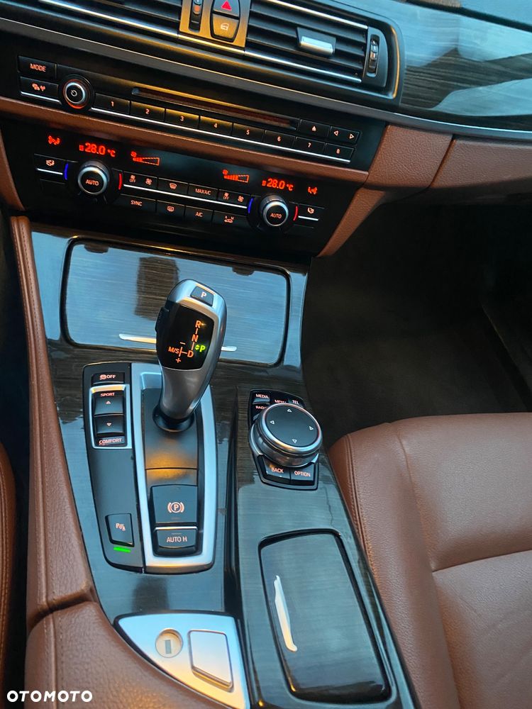 BMW Seria 5 520d Luxury Line - 9