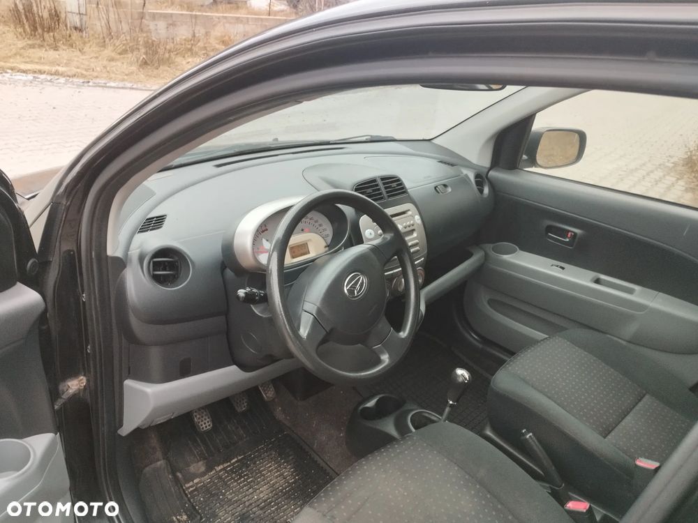 Daihatsu Sirion - 5