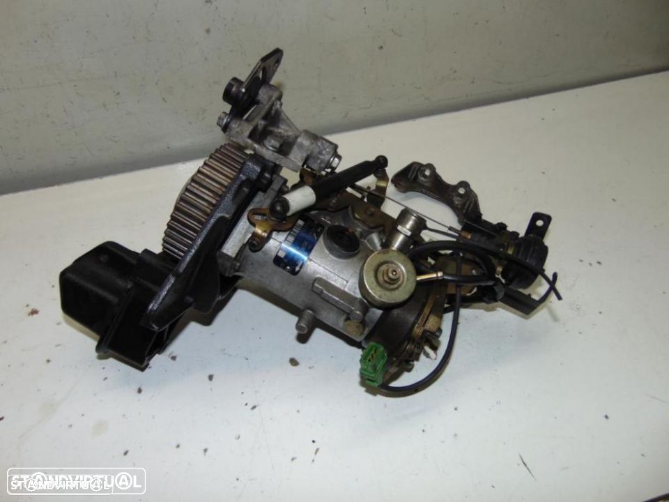 Mitsubishi Carisma 1.9 TD bomba injectora - 1