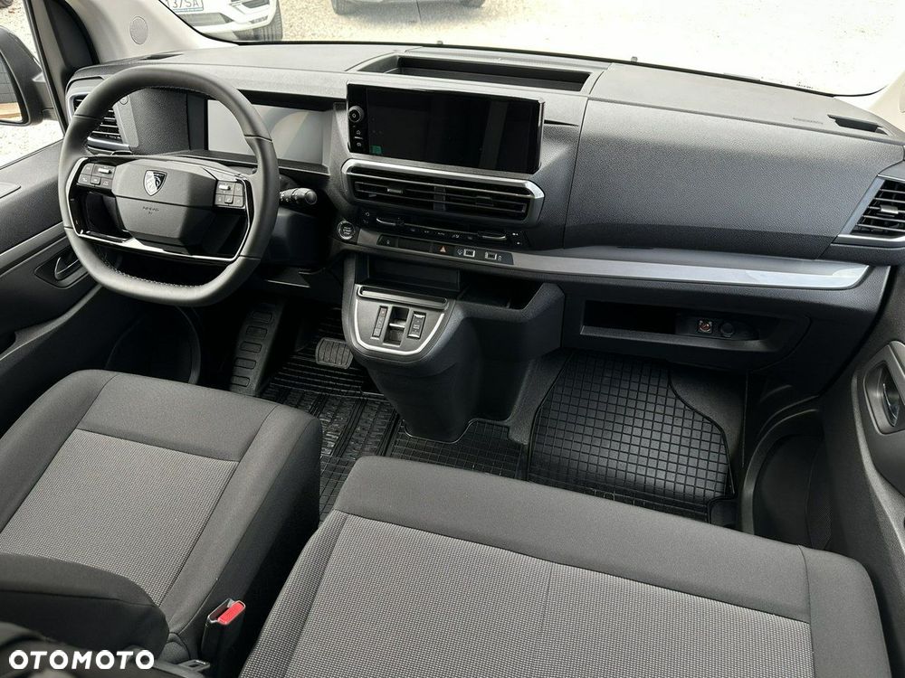 Peugeot Traveller - 21