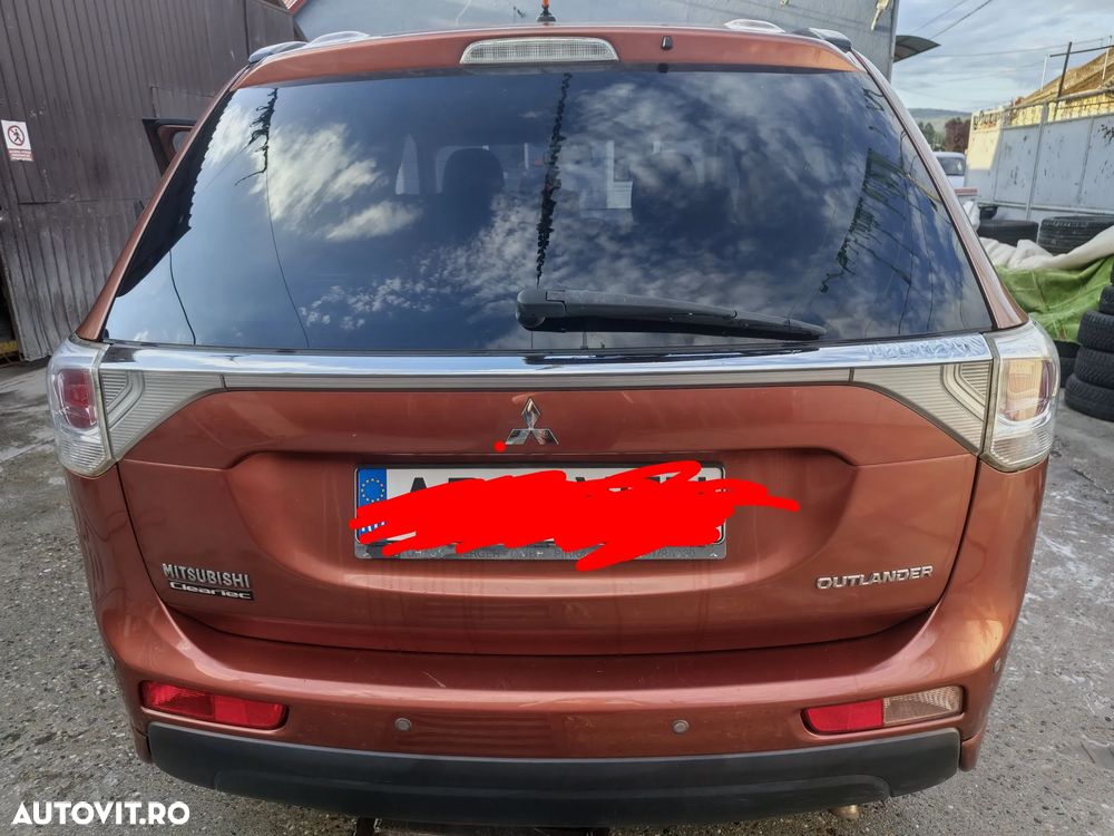 Mitsubishi Outlander - 3