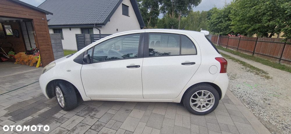 Toyota Yaris - 4