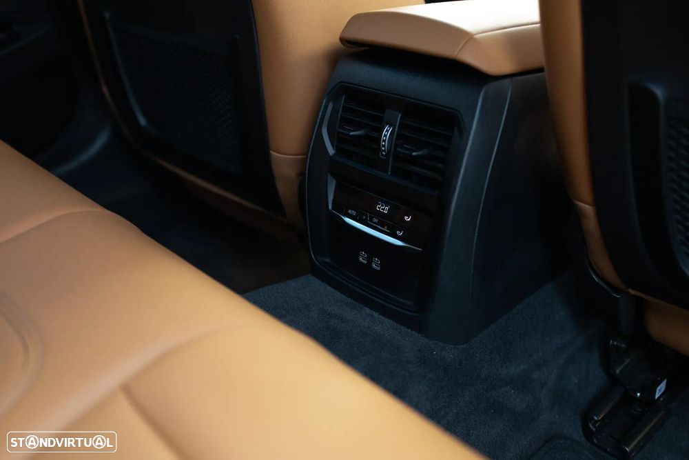 BMW 320 e Aut. M Sport - 28