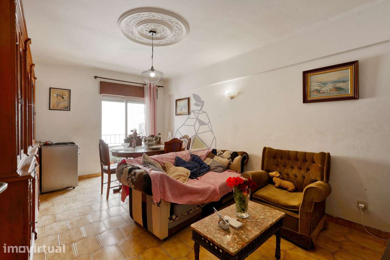Apartamento T3 Mobilado e Remodelado com 2 casas de banho e Garagem em - Grande imagem: 3/47