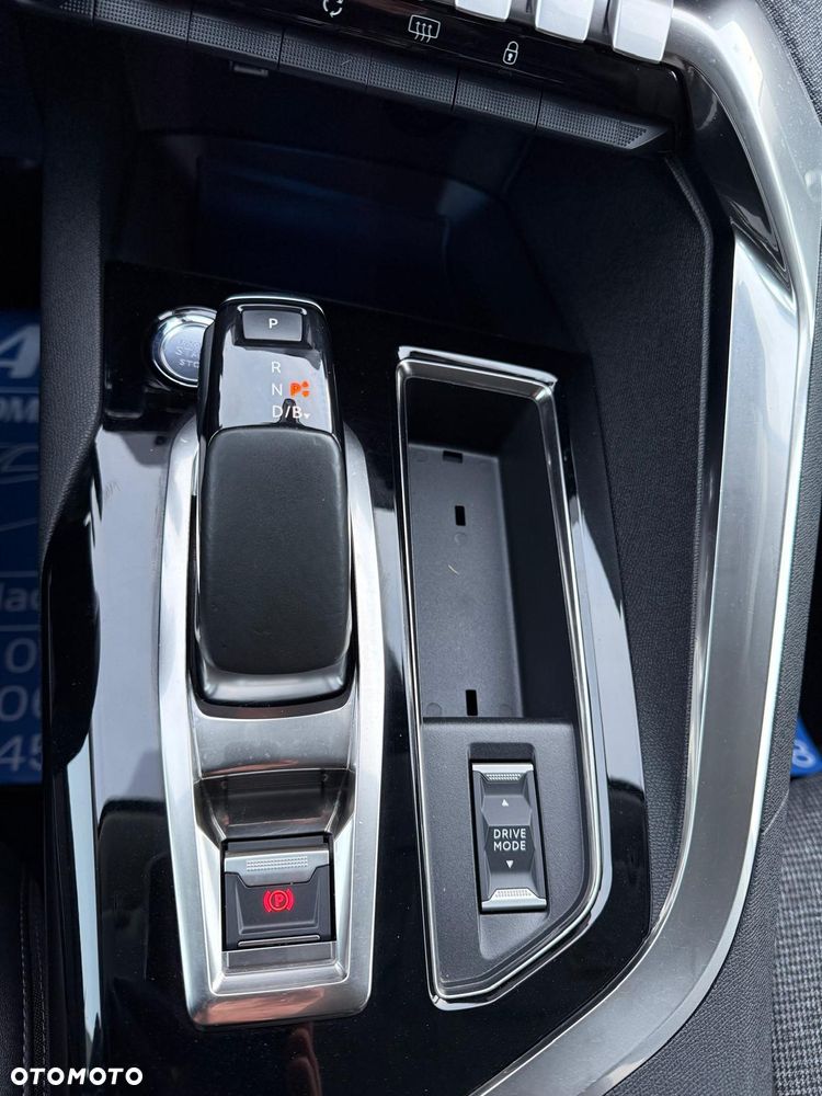 Peugeot 3008 1.6 PureTech Hybrid PHEV Allure S&S EAT8 - 26