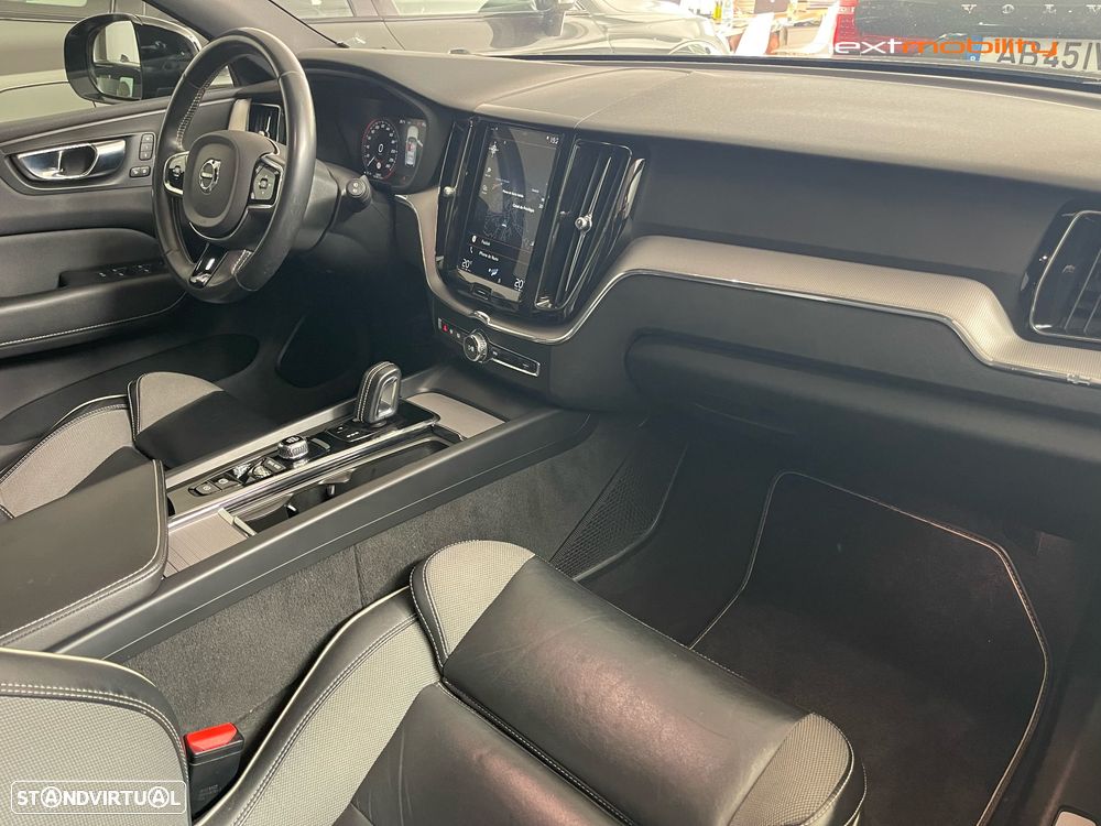 Volvo XC 60 2.0 T8 PHEV R-Design AWD - 19