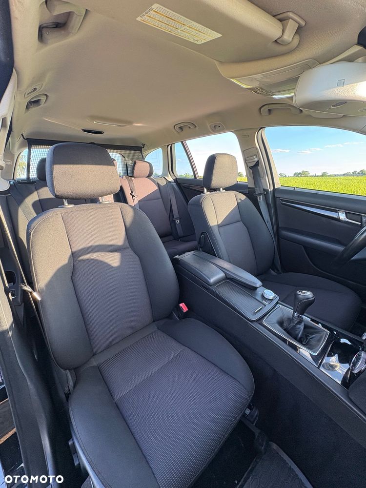 Mercedes-Benz Klasa C 220 CDI BlueEff Avantgarde - 18