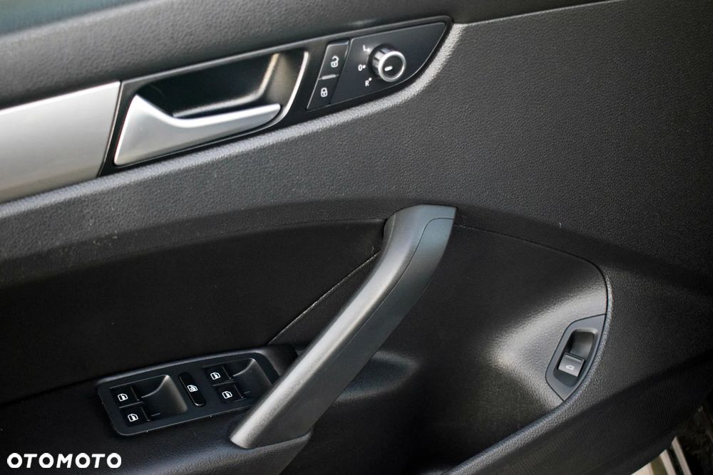Volkswagen Passat - 34