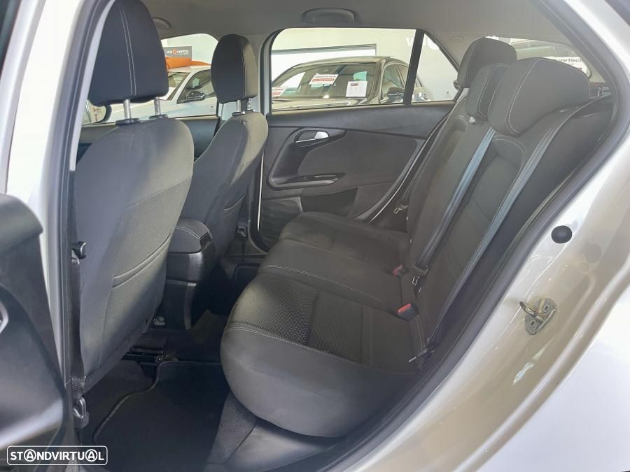 Fiat Tipo Station Wagon 1.3 M-Jet Lounge - 22