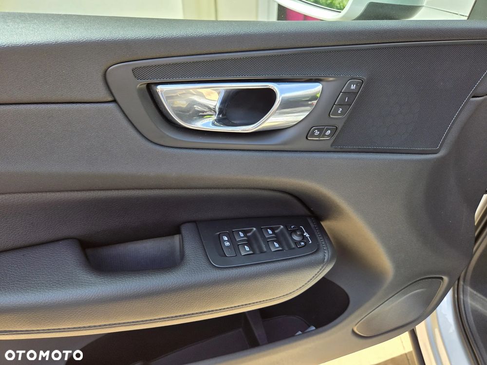 Volvo XC 60 T5 Momentum - 12
