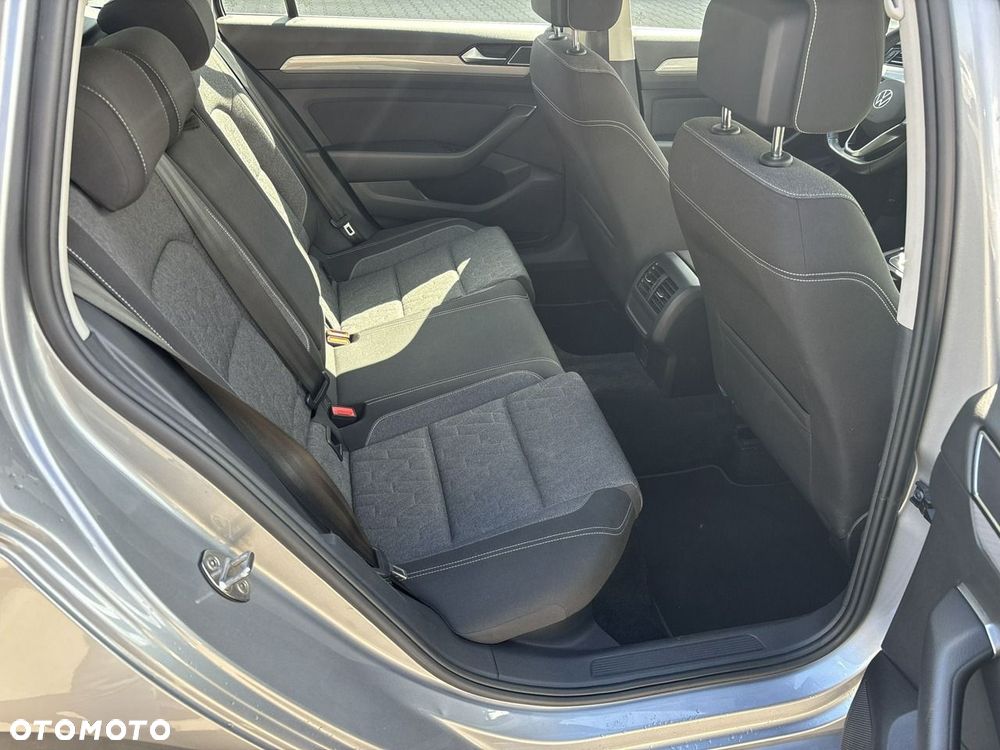 Volkswagen Passat - 15