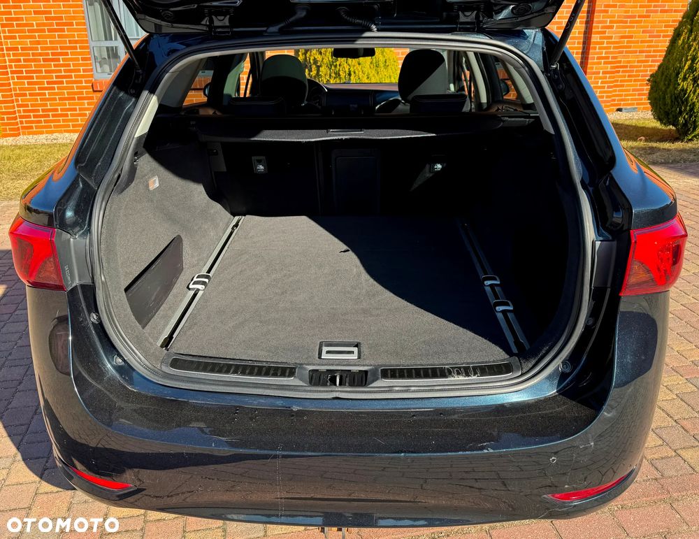 Toyota Avensis Touring Sports 1.6 D-4D Executive - 19