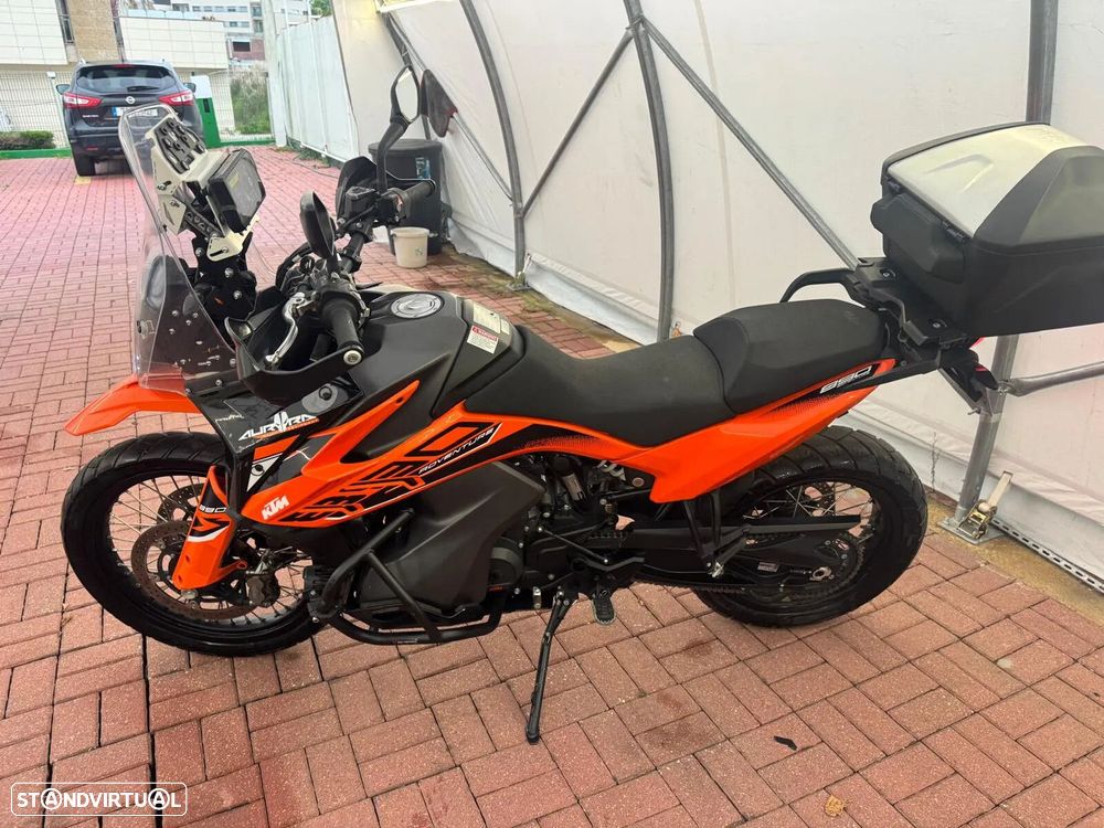 KTM 890 - 10