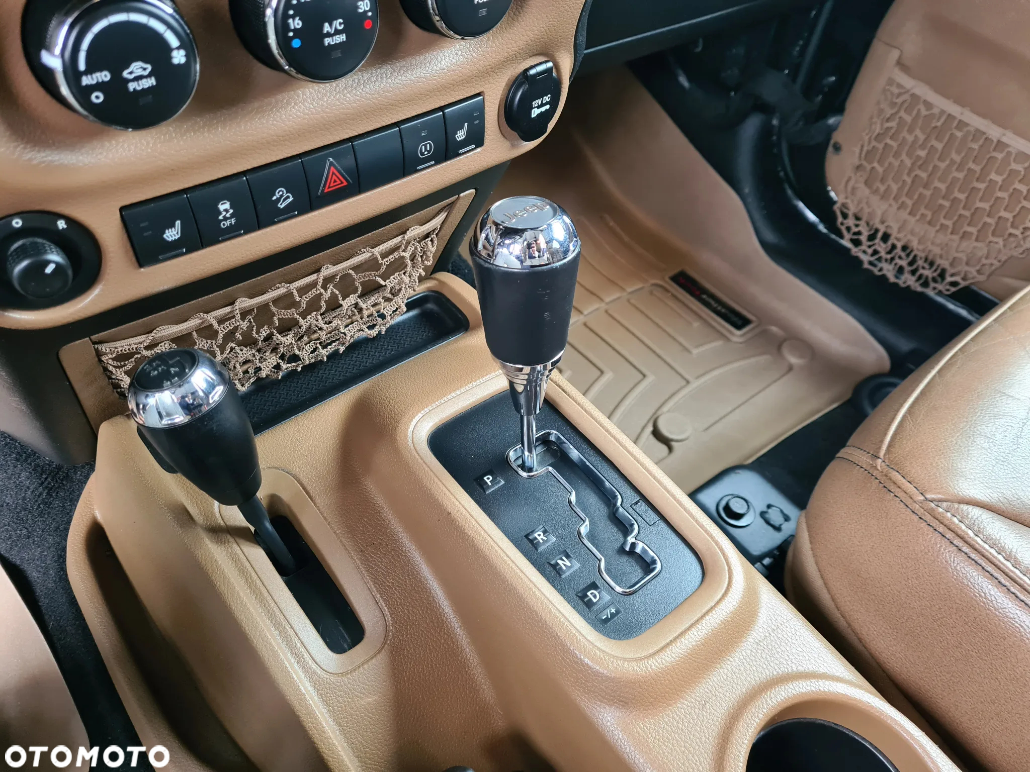 Jeep Wrangler 3.6 Unlim Sahara - 21