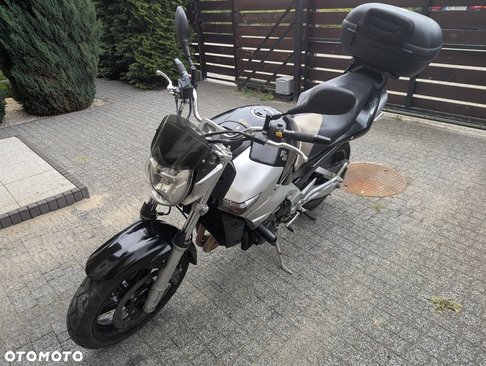Suzuki GSR - 1