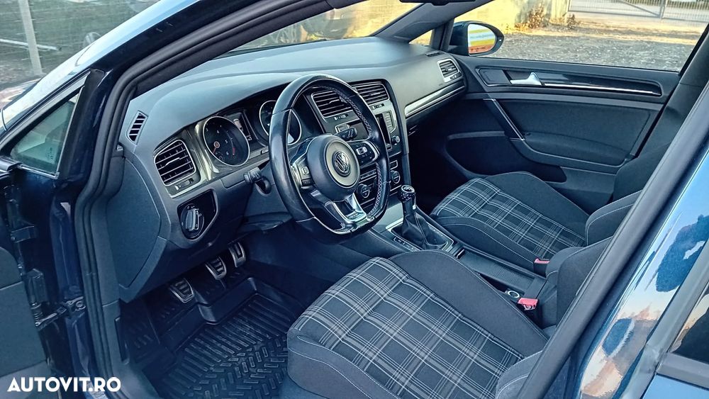 Volkswagen Golf 2.0 TDI GTD - 7