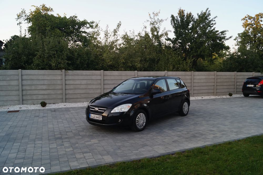 Kia Ceed - 24