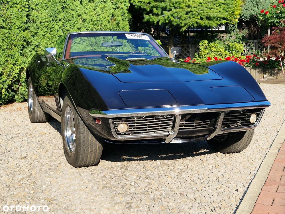 Chevrolet Corvette - 9