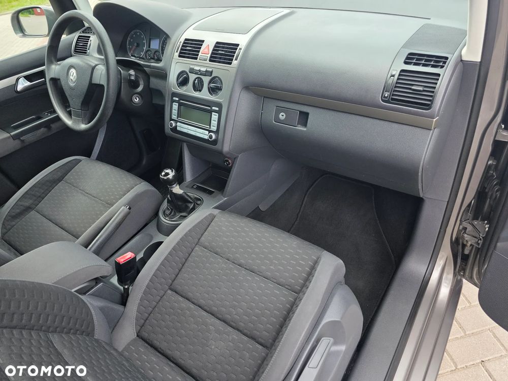 Volkswagen Touran - 22