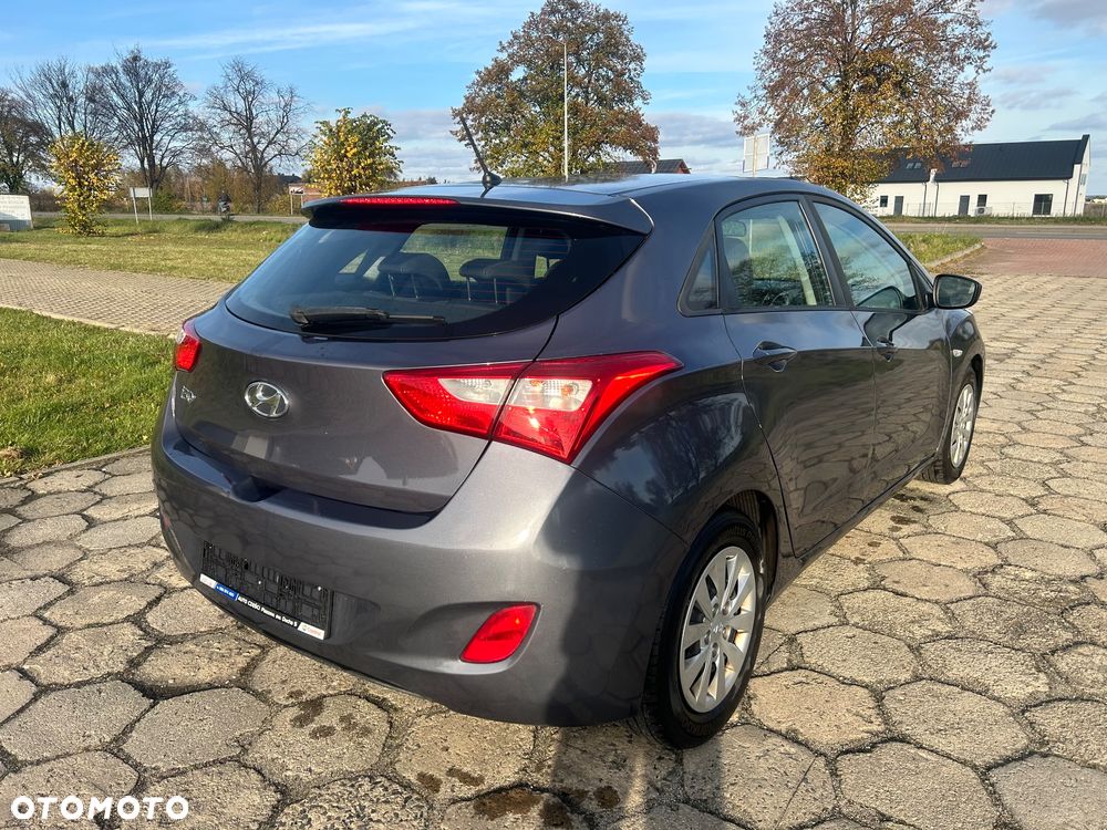 Hyundai i30 blue 1.4 Classic - 13