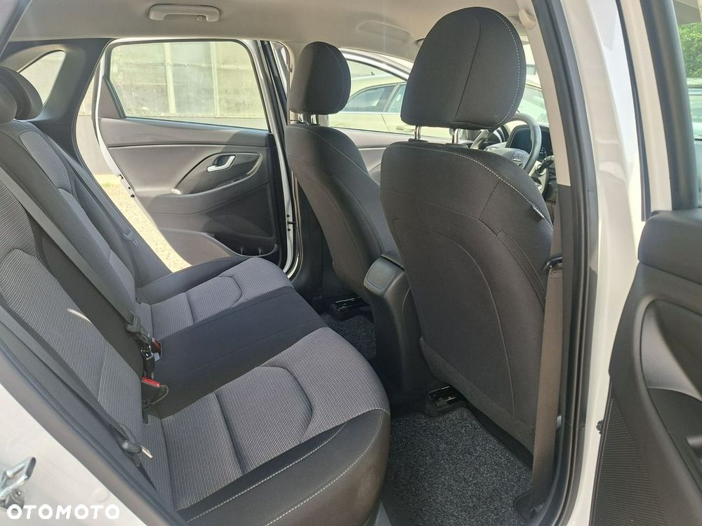Hyundai i30 1.5 DPI Classic + - 14
