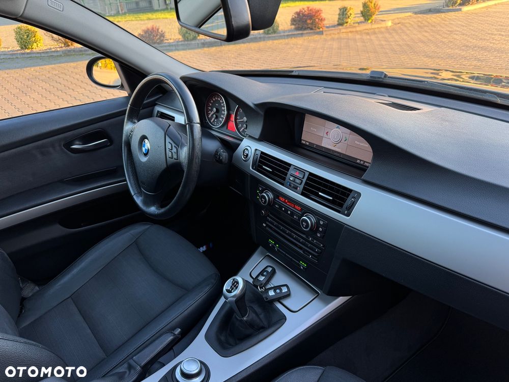 BMW Seria 3 318i - 33
