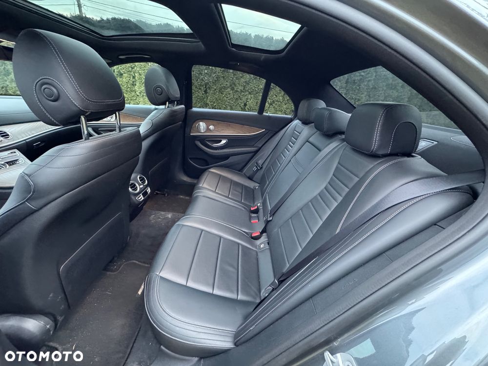 Mercedes-Benz Klasa E 400 4-Matic 9G-TRONIC - 34